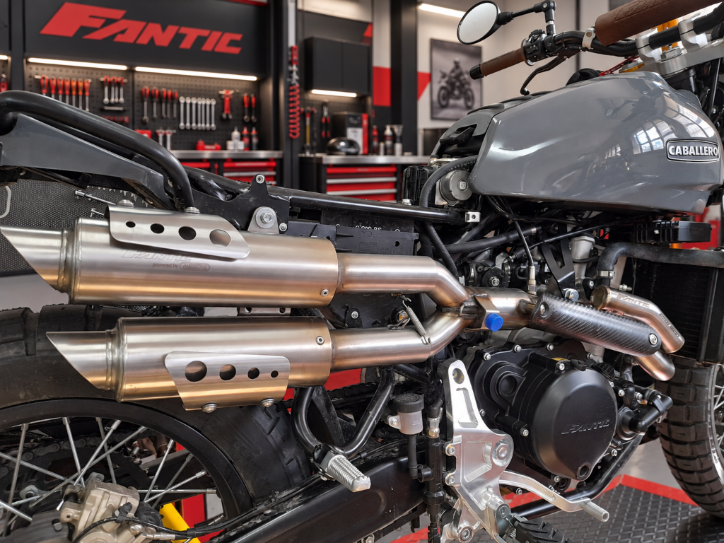 Collettore Racing Fantic by Arrow e paracalore in fibra di carbonio